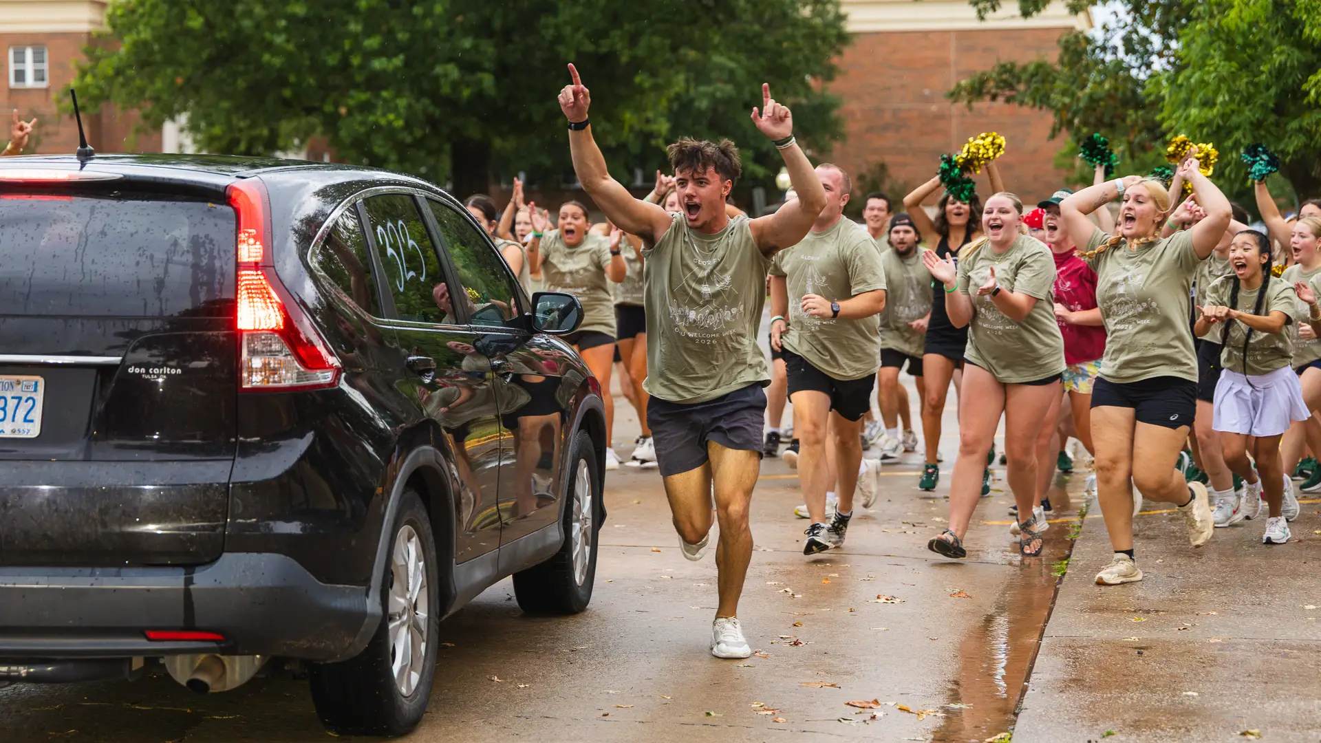 Welcome Week Workers greet new students and their families during Move-In Day at Oklahoma Baptist University on Aug. 22.